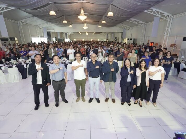 Over 370 Kasangga attended Manila Water’s Tokasangga 2025 at Elements, Eton Centris, in Quezon City. Joining them were (from left, front) QC climate change and environmental sustainability assistant department head Vincent Vinarao, MWSS chief regulator Patrick Lester Ty, Manila Water president and CEO Jocot de Dios, MWSS Board of Trustees chair Elpidio Vega, LLDA environmental regulations department manager III Emiterio Hernandez, MMDA Planning Office Director 3 Shiela Quinco, Manila Water East Zone business operations group director Shoebe Hazel Caong, and Manila Water Quezon City service area head Jok Flores. | Contributed photo