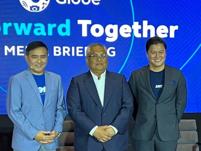 From left: Globe Vice President Chief Commercial Officer Darius Delgado, President and CEO Carl Raymond R. Cruz, and CFO Juan Carlo C. Puno pose for a photo after the company’s annual stockholders’ meeting on April 22./Photo by Miguel R. Camus 