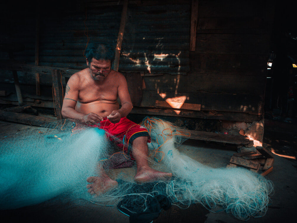 "LAMBAT": Photographer Nash Jamrec Dioquino earned an honorable mention from Scott Kelby for this photo taken during the Photo Walk last year in Sorsogon City./ Contributed photo