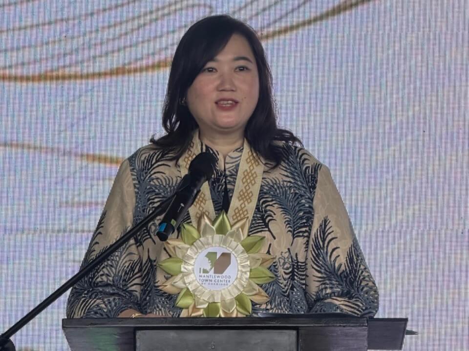 Anne K. Liu, Oakridge Realty Development Corp president, speaks during the formal opening of Mantlewood Town Center along S. Cabahug Street in Mandaue City, Cebu, on July 30 .| Photo by Connie Fernandez-Brojan