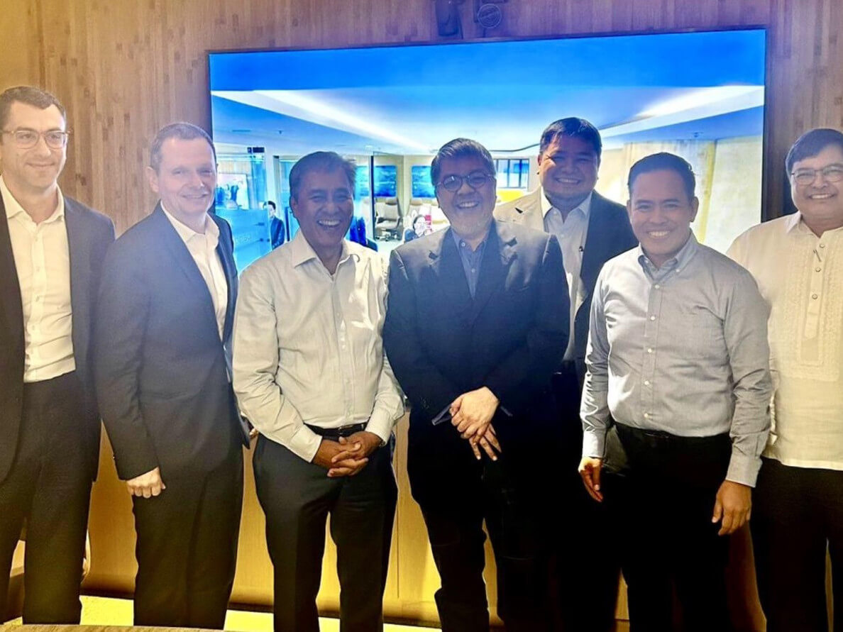Alternergy led by chair Vince Perez (3rd from left) and president Gerry Magbanua (2nd from right) share a light moment after the renewable energy firm awarded financial advisory engagement to AlphaPrimus and Astris Finance for next capital raising initiative./Contributed photo