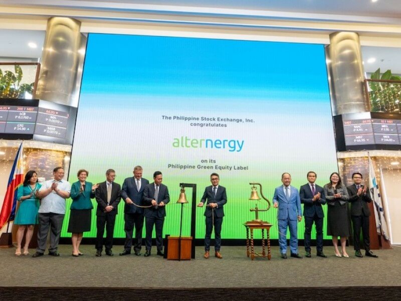 Left to Right: Carmen Diaz, CFO; Ephyro Luis Amatong, Board Advisor; Maria Victoria Españo, Independent Director; Eduardo Martinez Miranda, Director; Knud Hedeager, Director; and Gerry P. Magbanua, President, representing Alternergy. Right to Left: Mark Frederick V. Visda, Assistant Vice President & Head of Capital Markets Development Division; Marigel Baniqued-Garcia, Vice President & Head of the Issuer Regulation Division; Roel Refran, COO; and Ramon S. Monzon, President and CEO, representing the PSE. Middle: SEC Commissioner McJill Bryant Fernandez./Photo from Alternergy 