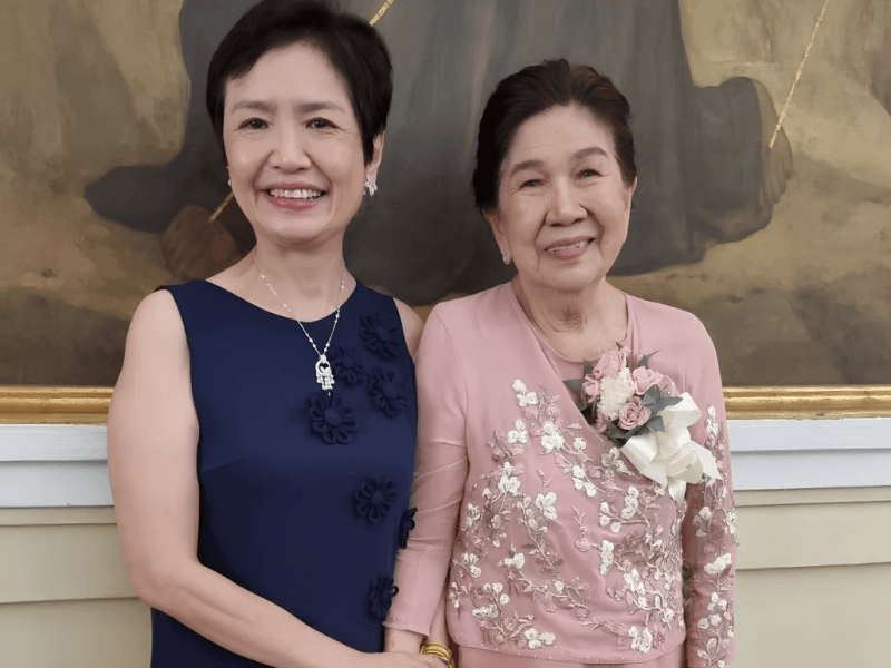 Robina Gokongwei-Pe shares a photo with her mother-in-law, Amparo Lim Pe, who passed away at 93./Photo from Robina Gokongwei-Pe's Facebook 