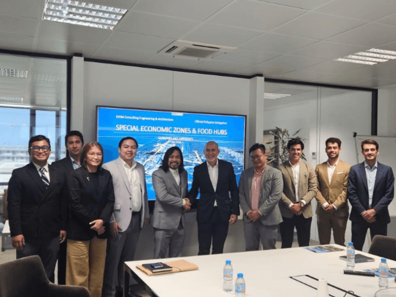 APECO President and CEO Atty. Gil G. Taway IV and IDOM director for logistics and operations Jaume Mas Vilella (5th and 6th from left) | Photo from APECO