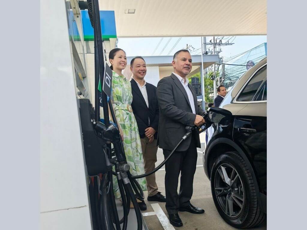 Unioil CEO Janice Co Roxas-Chua, Unioil president Kenneth Pundanera, and Aramco Retail vice president Ziyad Al Juraifani lead the inaugural pump at the country's first Aramco-branded service station in Sucat, Para&ntilde;aque. | Photo by Vanessa Hidalgo