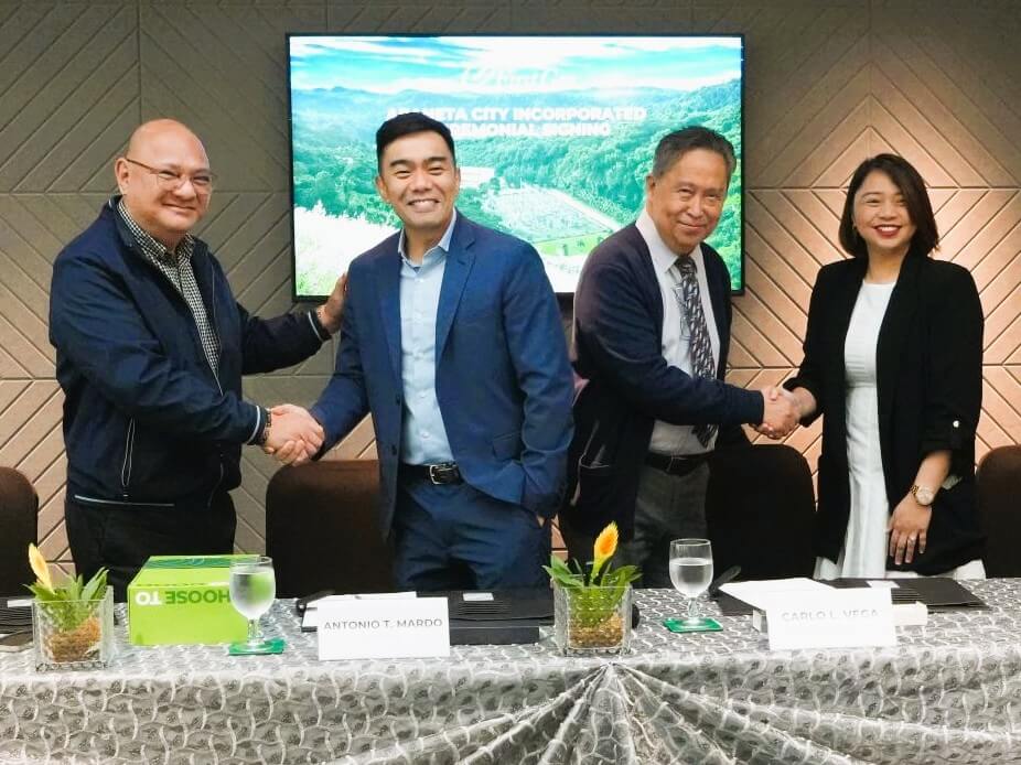 Agreement signing. (From left) ACI Inc. SVP for business development John Castelo, First Gen chief customer engagement officer Carlo Vega, ACI Inc. SVP for operations Antonio Mardo, and First Gen lead customer progress partner Maych Soriano | Contributed photo