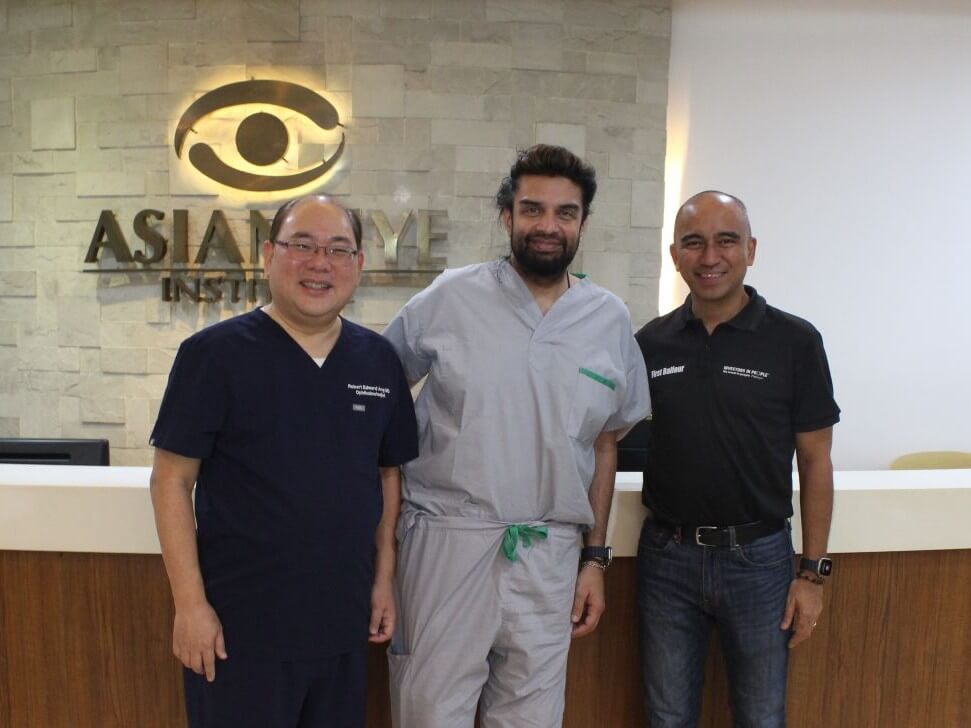 Dr. Ike Ahmed (center), the world’s top ophthalmologist in 2024, is flanked by Dr. Robert Edward Ang (left), head of Asian Eye’s Cornea and Refractive Surgery Services, and Jose Valentin Pantangco, Asian Eye president. | Contributed photo