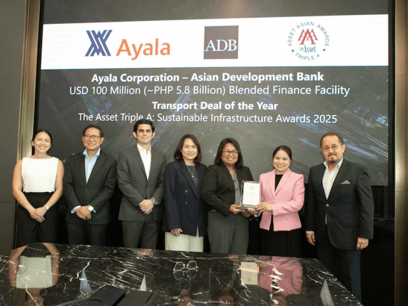 ACMobility Head of Strategy Dana Uson; Ayala Executive Director and Treasurer Estelito Biacora; ACMobility CEO Jaime Alfonso Zobel de Ayala; ACMobility Head of Mobility Infrastructure Carla Buencamino; AC Mobility Chief Finance Officer Sharyn Jacobsen; Ayala Senior Treasury Manager Jhoanna Leoncio; and Ayala CFO Alberto de Larrazabal./Photo from Ayala 