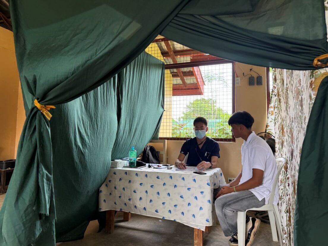 &nbsp;An Ayala Group volunteer conducts a medical consultation during a relief operation, supporting Ayala Foundation&rsquo;s drive to mobilize skilled professionals for communities. | Contributed photo