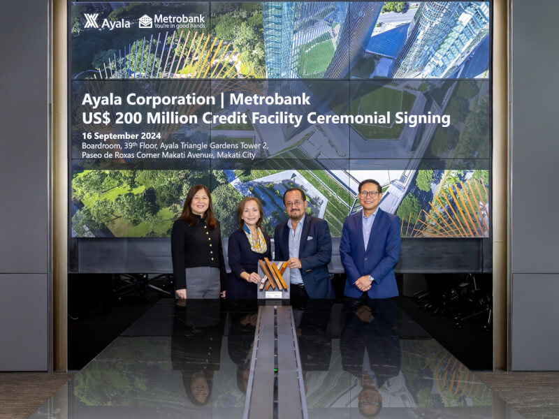 From left: Marilen Trinidad, first vice president - head of large corporates division 2 of Metrobank; Mayet Caparas, EVP - head of institutional banking sector of Metrobank; Ayala Corp. chief finance officer Albert de Larrazabal; and Ayala Corp. treasurer Estelito Biacora./ Photo from Ayala Corp. 