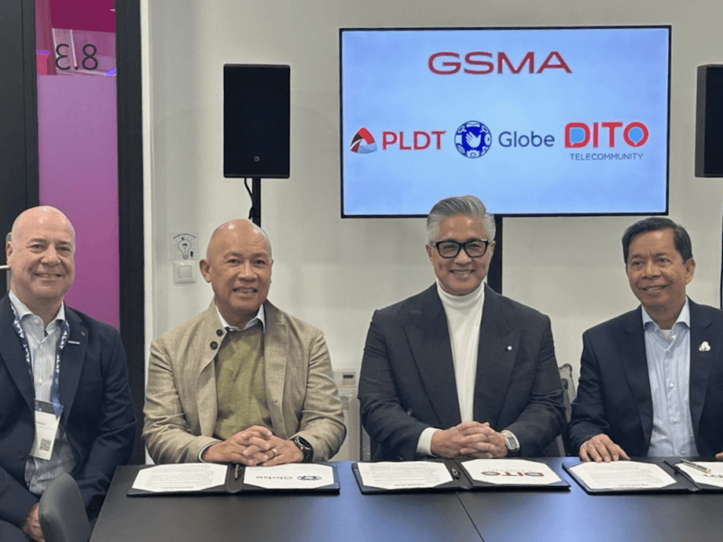 Globe CEO Ernest Cu (second from left) represented Globe in signing a Memorandum of Understanding with other Philippine telco operators on the deployment of federated CAMARA APIs under GSMA’s Open Gateway initiative. He was joined by Adel Tamano of DITO Telecommunity (second from right) and Smart Communications' Anastacio "Boy" Martirez (far right)./Photo from Globe 