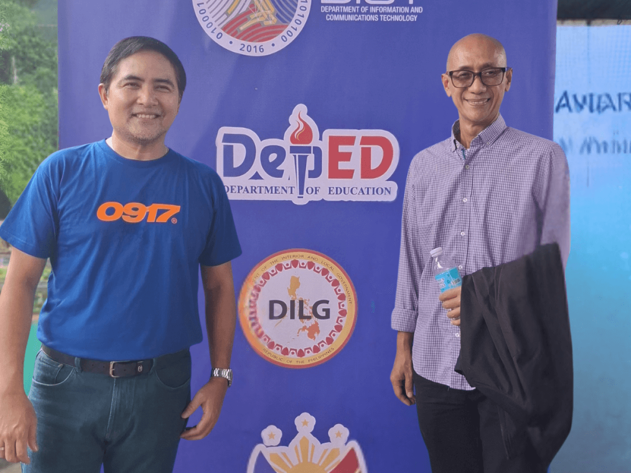 Globe chief commercial officer Darius Delgado and DICT Asec. Phillip Varilla led the kickoff of the Bayanihan SIM Project, bringing digital inclusion to areas where it matters most./ Photo from Globe