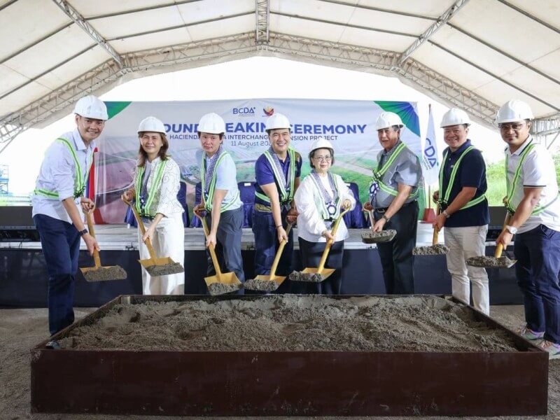(From left) BCDA Vice President for strategic projects management Randy S. Viacrusis, Tarlac City Mayor Susan A. Yap, Tarlac Governor Christian Tell A. Yap, BCDA President and CEO Joshua M.Bingcang, Tarlac Vice Governor Estelita M. Aquino, La Paz Municipal Mayor Venustiano D. Jordan, NLEX Corp. president and general manager Luis S. Re&ntilde;on, and BCDA officer-in-charge senior vice president for conversion and development Mark P. Torres led the groundbreaking ceremony of the SCTEX Hacienda Luisita Interchange Expansion Project.| Photo from BCDA
