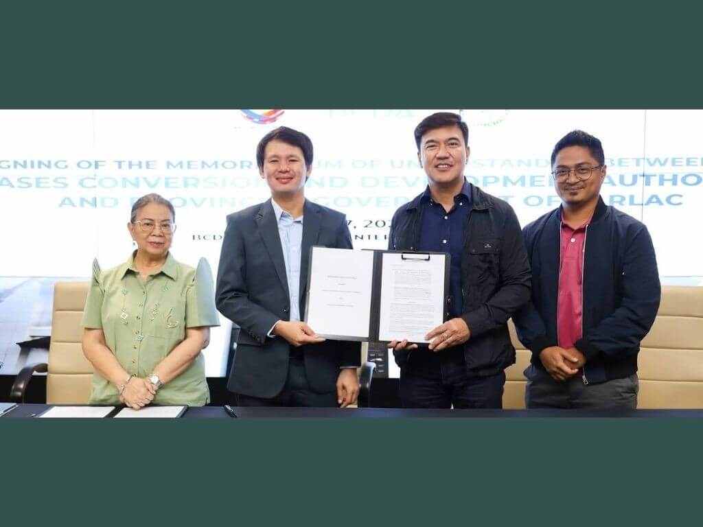 Tarlac Gov. Christian Tell A. Yap (center, left) and BCDA president and CEO Joshua M. Bingcang (center, right) on Oct. 17, 2025 signed a memorandum of understanding on the establishment of Tarlac Community College in New Clark City. Also present during the signing were BCDA officer-in-charge senior vice president for Conversion and Development Engr. Mark P. Torres (rightmost) and Tarlac Vice Gov. Estelita M. Aquino (leftmost)./Contributed Photo