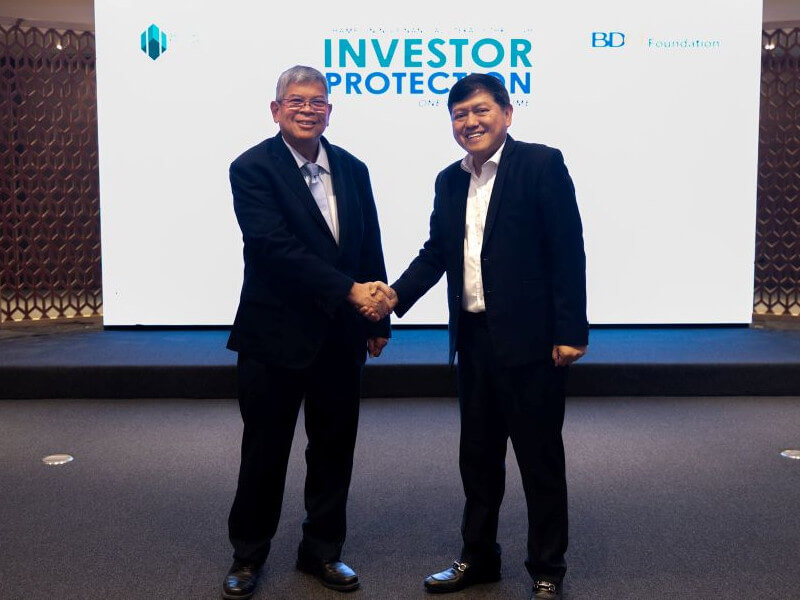 SEC Chair Emilio B. Aquino and BDO Foundation Mario A. Deriquito lead the launch of the investor protection videos on April 4 at The SEC Headquarters in Makati City as part of their partnership to boost financial literacy./Photo from SEC