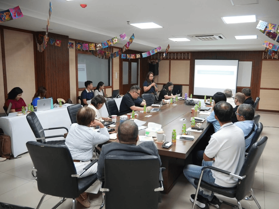 Aboitiz InfraCapital Airports head of tourism and destination marketing Blessie Cruz (standing) discusses the role of Bohol-Panglao International Airport in boosting tourism during the Bohol Tourism Marketing Workshop in Tagbilaran City on Oct. 7, 2026. | Photo from the Facebook page of Bohol Gov. Erico Aristotle Aumentado