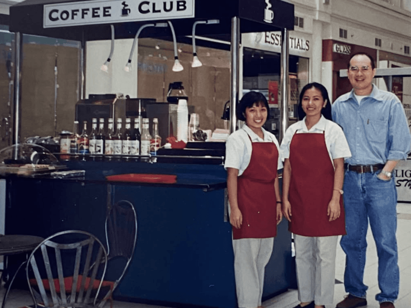 &nbsp;Bo&rsquo;s Coffee founder Steve Benitez at the brand&rsquo;s first kiosk in Ayala Center Cebu in 1996, where a P150,000 investment helped launch one of the pioneers of Philippine specialty coffee./Photo from the Bo's Coffee Facebook page&nbsp;