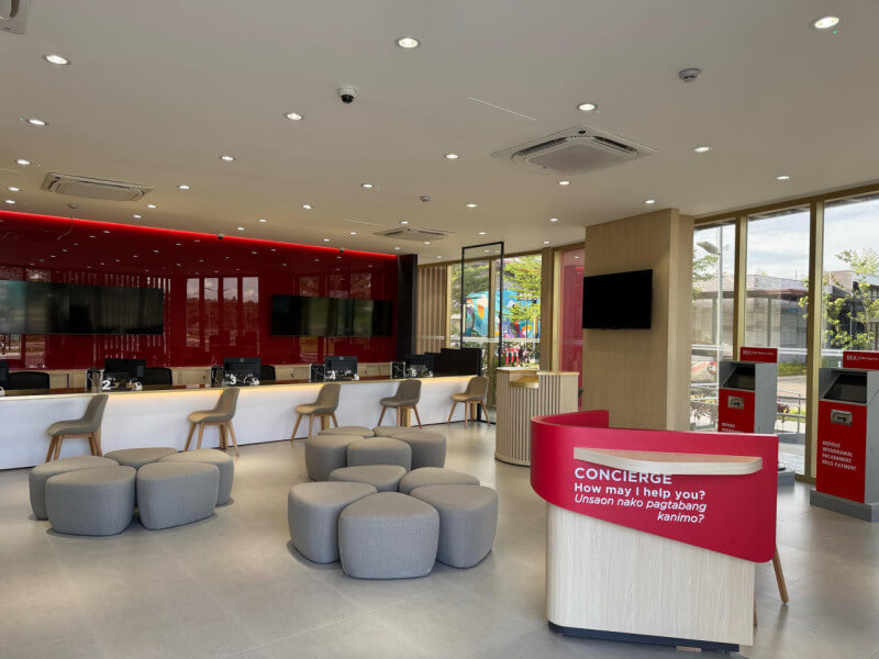 Inside BPI&rsquo;s new Prime Phygital branch in Davao City, clients are welcomed by a modern, open-layout space featuring digital self-service kiosks, concierge-assisted areas, and private lounges for preferred clients./Photo from BPI&nbsp;