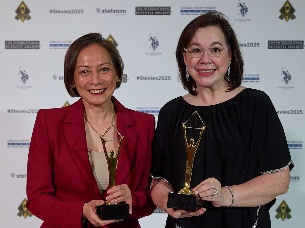 BPI’s chief human resources Officer Gina Eala (left) and chief customer and marketing officer Cathy Santamaria receive their respective awards during the ceremony held in Lisbon, Portugal. | Photo from BPI
