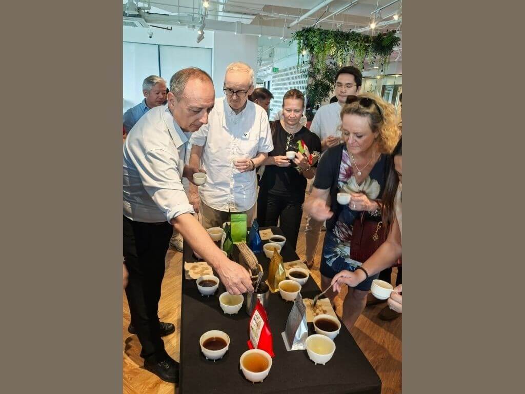 From left: Pedro Linas, deputy head mission Embassy of Spain; Stein Melsbo; Ambassador of Finland Saija Nurminen; Madam Eva Fischer-Mellbin, spouse of ambassador of Denmark, participate in the cupping and tasting of Aponi Bayosa coffee. | Photo by Vanessa B. Hidalgo