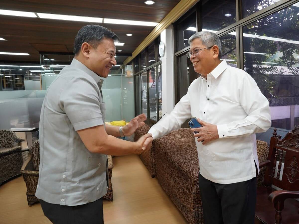 Forging Stronger Ties for Financial Education: Education Secretary Sonny Angara and BDO Foundation president Mario A. Deriquito share a warm handshake to reaffirm their shared commitment to financial education/ Photo courtesy of the Department of Education