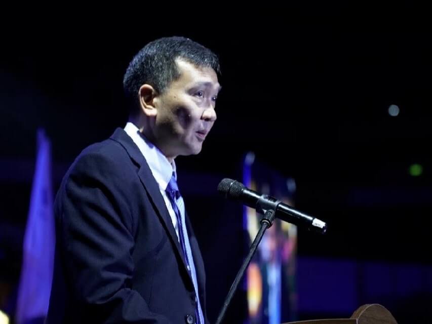 Kenneth Go, &nbsp;president and CEO of &nbsp;Visayan Surety Insurance Corp., &nbsp;addresses the crowd composed of business leaders, insurance partners, employees, and clients &nbsp;who were gathered at the Cebu Coliseum gathers to mark the 95th anniversary of VSIC./ Contributed photo