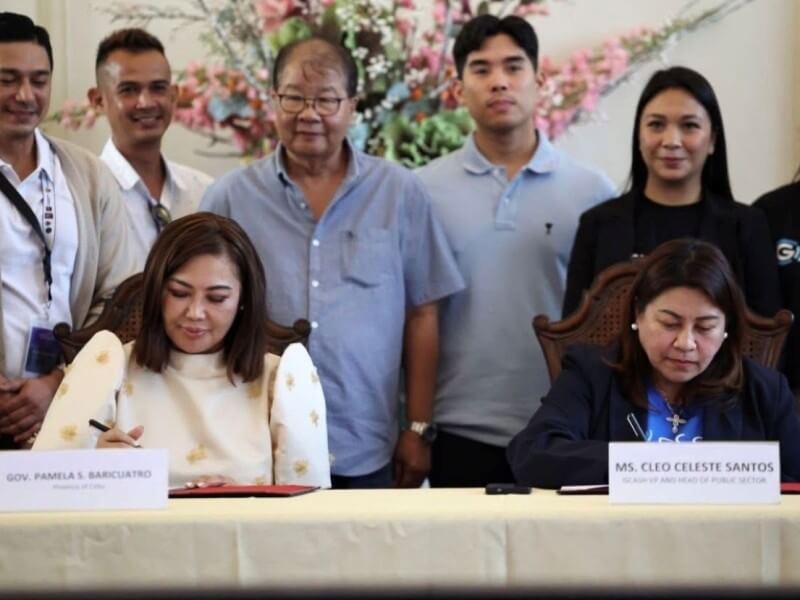 The partnership between Cebu province and G-Xchange (GCash) is sealed in an agreement signed by Gov. Pamela Baricuatro and Cleo Celeste Santos, G-Xchange vice president, at the Capitol last June 9. /From the Cebu province's Facebook page