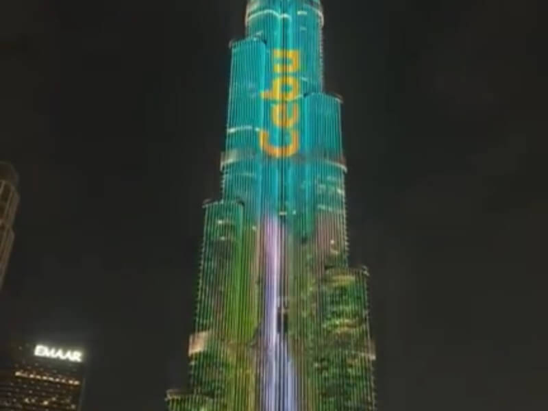 Cebu Pacific showcases the Philippines’ top destinations—Boracay, Cebu, Palawan, and Siargao—in a dazzling 3-minute display on the iconic Burj Khalifa. CLICK ON PHOTO FOR FULL IMAGE/Photo by Miguel R. Camus 