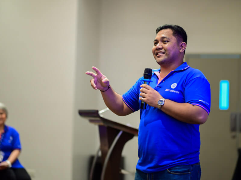 SM Scholarship Program alumni Fritz takes his turn in inspiring the new generation of SM scholars. (Contributed) 