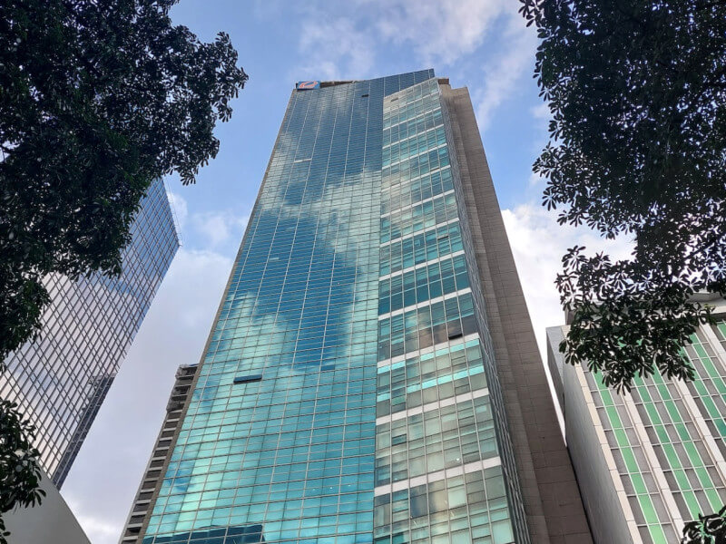 Completed in 2001, the 37-story Robinsons Summit Center at 6783 Ayala Avenue remains a symbol of progress and prestige in Makati’s Central Business District./Photo from RLC 