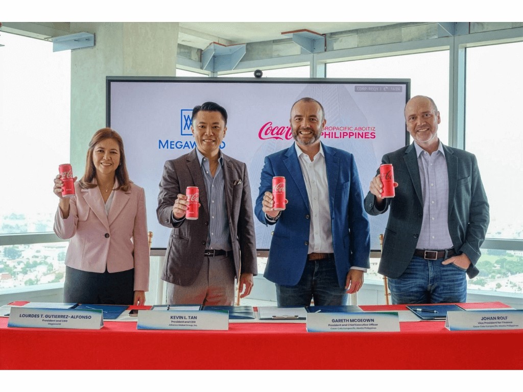 Coca-Cola and Megaworld officials seal the deal for the Fotune 500 firm's new offices in Uptown Bonifacio./Contributed Photo
