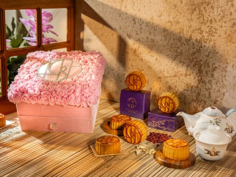 The Moonlit Fleur, which comes in a blush-pink floral box, is priced at P6,888. It is a luxury set that includes flavors like baked yuzu and nuts. | Contributed photo