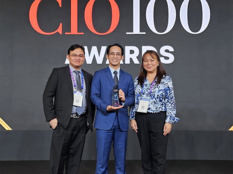 With Santos (center) during the CIO100 ASEAN Awards 2024 in Singapore are Converge VP and head of network administration Reyniel Reign Boniel and VP and head of corporate communications and public relations Jay-Anne Encarnado./ Contributed photo