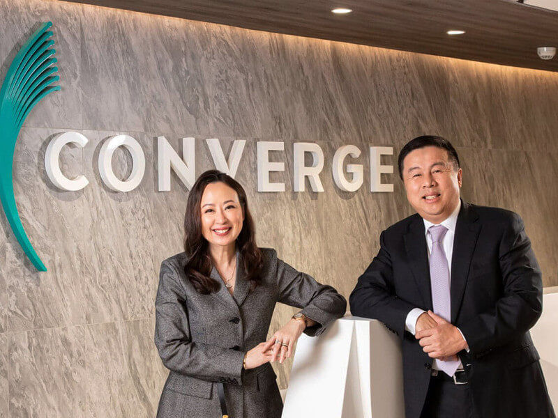 Converge's co-founder and president Maria Grace Uy with co-founder and CEO Dennis Anthony Uy. (Contributed)&nbsp;