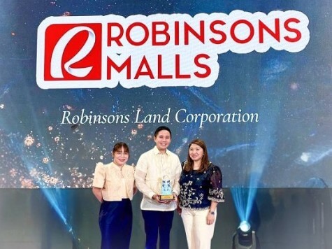 Robinsons Malls officers proudly received the Circle of Excellence Award for CSR Company of the Year at the 16th Asia CEO Awards 2025. 