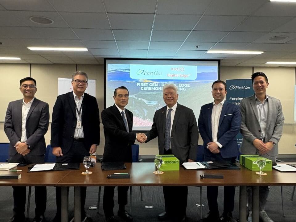 First Gen chair and CEO Federico Lopez and Digital Edge director and joint venture partner Charlie Rufino seal the partnership with a handshake. Joining them are (from left) First Gen chief customer engagement officer Carlo Vega, president and COO Giles Puno, Digital Edge director and JV partner Raymond Rufino, and country manager Vic Barrios./ Contributed photo