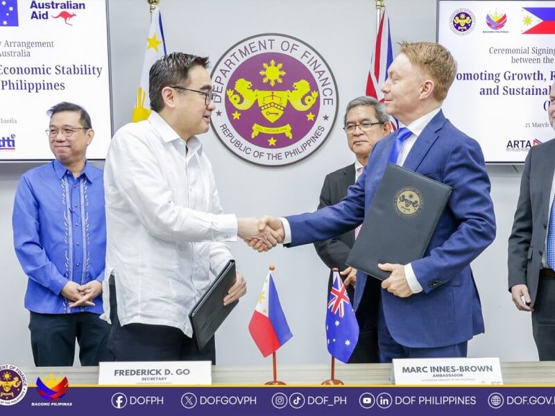 Finance Secretary Frederick D. Go and Australian Ambassador Marc Innes-Brown seal the PROGRESS grant agreement to support business reforms and job creation in the Philippines./Photo from DOF&nbsp;