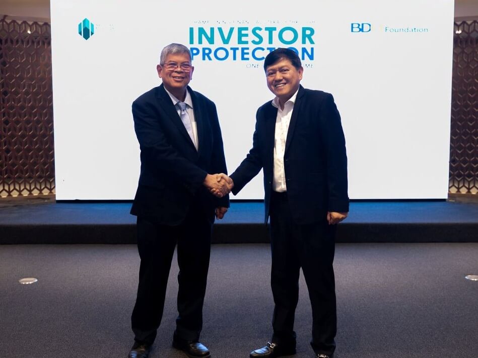 Shared commitment to empower Filipinos through education: BDO Foundation president Mario Deriquito and SEC Chair Emilio Aquino/ Photo from SEC