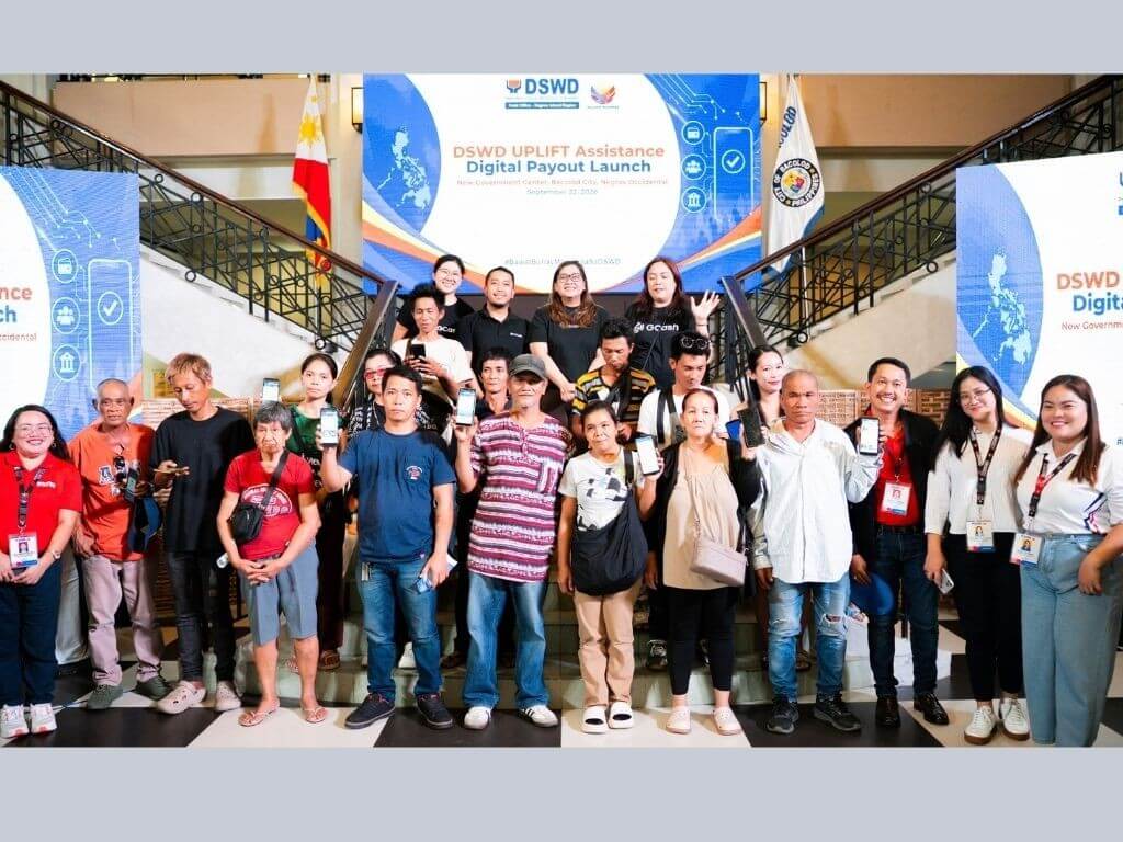 Bacolod beneficiaries receive their financial aid under the DSWD Uplift Program via GCash, marking the first digital payout of the relief assistance. | Contributed photo