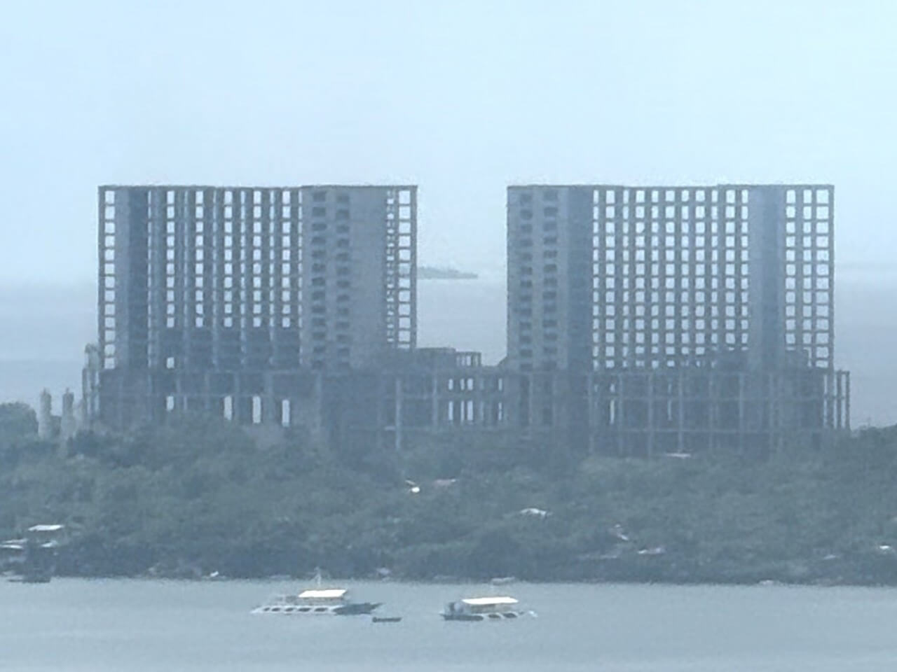 &nbsp;The Emerald Bay project in Mactan, Cebu stands unfinished, stalled by financial strain and failed investment talks./Photo by Miguel R. Camus&nbsp;