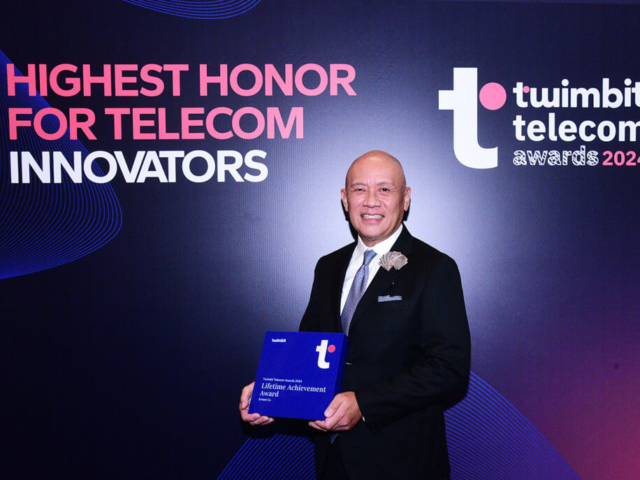 Ernest Cu, Globe President and CEO, was recognized with a lifetime achievement award at the recent Twimbit Awards held in Singapore.