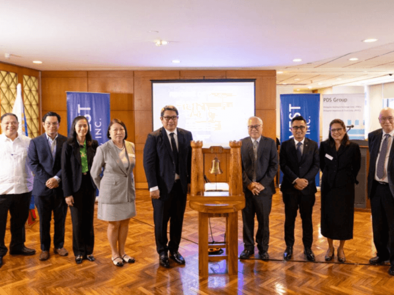 ​From ​left: Ephyro Amatong (Filinvest Land Independent Director), Francis Gotianun (Filinvest Hospitality First SVP), Ma. Theresa Ravalo(Philippine Depository & Trust Corp. President and COO), Josephine Gotianun Yap (Filinvest Land Vice Chairperson), Tristan Las Marias(Filinvest Land President and CEO), Jonathan Gotianun (Filinvest Land Chairman), Hon. McJill Bryant Fernandez (SEC Commissioner), VenusMejia (Filinvest Land Chief Finance Offer), Antonino Nakpil (Philippine Dealing & Exchange Corp. President and CEO)