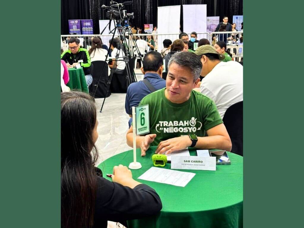 Samuel Cari&ntilde;o mentors aspiring and existing entrepreneurs on responsible financing and sustainable business growth during Trabaho at Negosyo. &nbsp;| Contributed photo