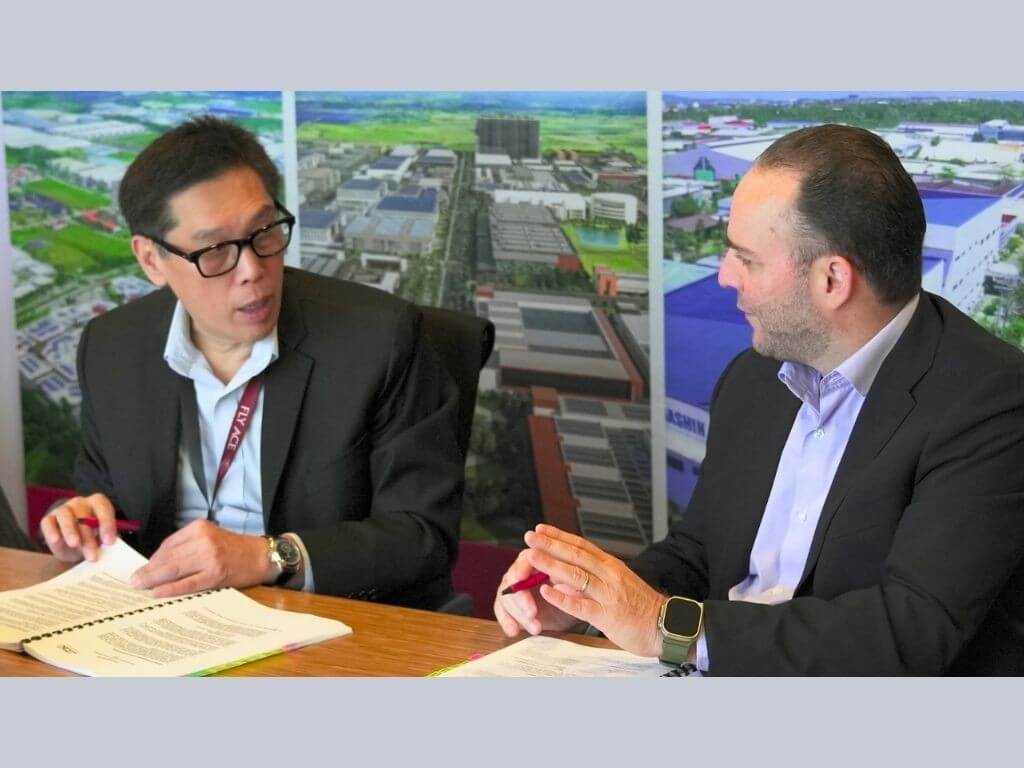 Fly Ace Corp. president Lucio Cochanco Jr. (left) and Aboitiz Economic Estates and Aboitiz Land president and CEO Rafael Fernandez de Mesa formally ink the agreement on a 7-hectare plant that is expected to operate by 2030. | Contributed photo
