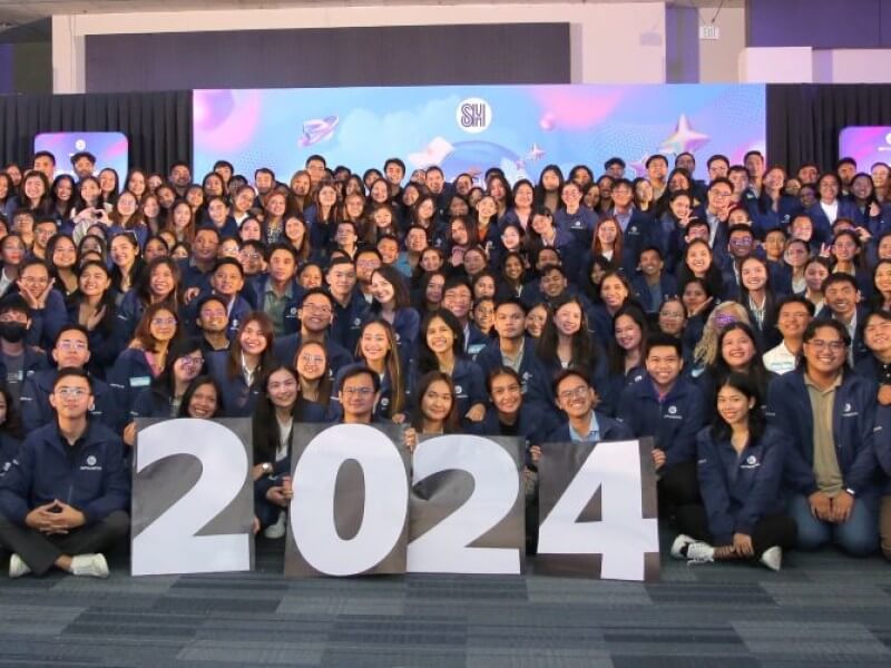 Over 900 SM Foundation alumni—now thriving professionals across diverse industries—reunite at the 2024 SM Scholar Alumni Homecoming held at SMX Manila./ Photo from SM (Click on the photo to ​view full image)