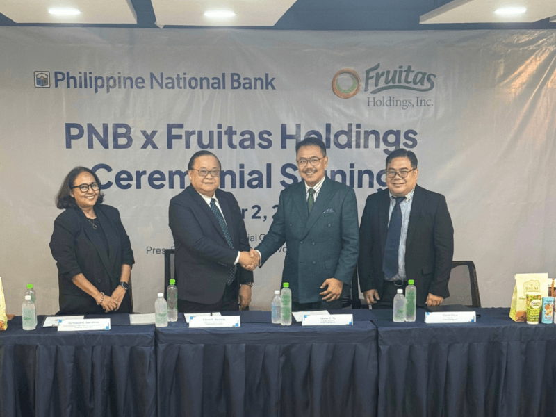 From left: PNB commercial banking deputy head Humildad M. Santelices, PNB president and CEO Edwin R. Bautista, Fruitas president and CEO Lester Yu, and Fruitas director Calvin Ong during the credit facility signing at PNB headquarters on Oct. 2./Photo by Miguel ​R. Camus&nbsp;