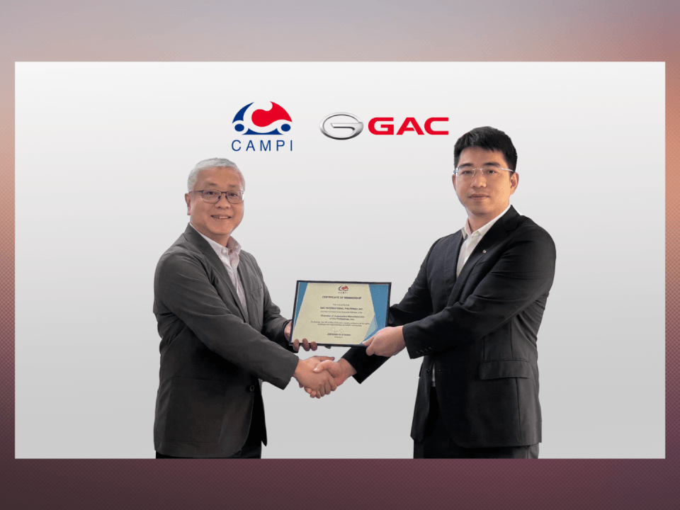 CAMPI president Jing Atienza (left) presents the Chamber of Automotive Manufacturers of the Philippines Inc. (CAMPI) membership certificate to GAC Philippines general manager Calvin Cheng following the automaker's admission into the industry group. | Contributed photo