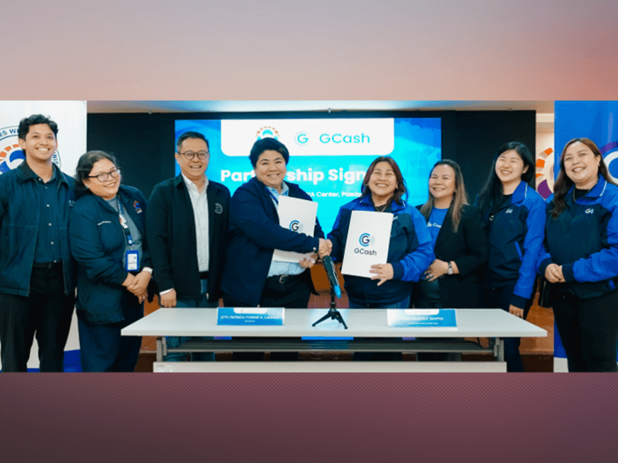 GCash overseas head Alfonso Garcia; Overseas Workers Welfare Administration Deputy Administrator for administration and fund management Atty. Jasmine Anne Gapatan; Deputy Administrator for policy development and strategic partnerships Ryan Vincent Uy; Administrator Patricia Yvonne Caunan; GCash vice president and head for public sector Cleo Santos; chief regulatory officer Atty. Cef Sison; public sector national government head Jamie Tiu; and public sector national accounts manager Alda Lou Cabrera. | Contributed photo