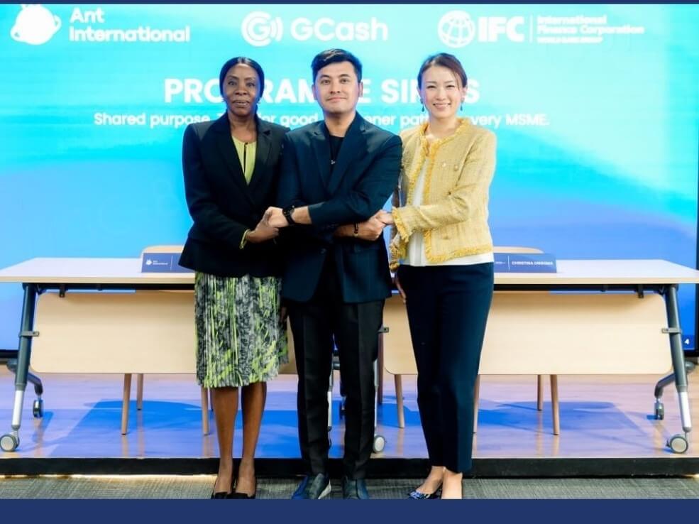 &nbsp;At the signing of the memorandum of understanding. (From left) IFC East Asia and the Pacific Regional advisory manager for financial institutions group Christina Ongoma; GCash group head for new businesses Winsley Bangit, and Ant International vice president and head of global affairs and strategic development Carrie Suen. | Contributed photo