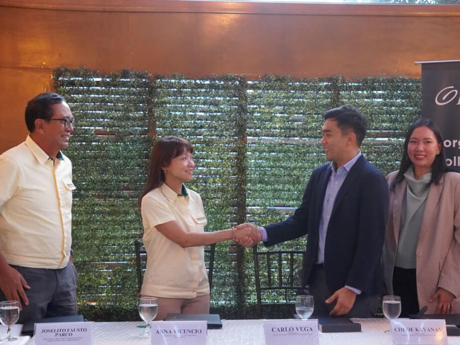 GMC president Anna Gurango-Vicencio and First Gen vice president Carlo Vega shake hands after renewing an agreement for continued supply of emission-free geothermal power for GMC’s Cebu manufacturing complex from First Gen. With them are GMC executive vice president Joselito Fausto Parco and First Gen senior power marketing manager Chloe Kayanan./Contributed photo